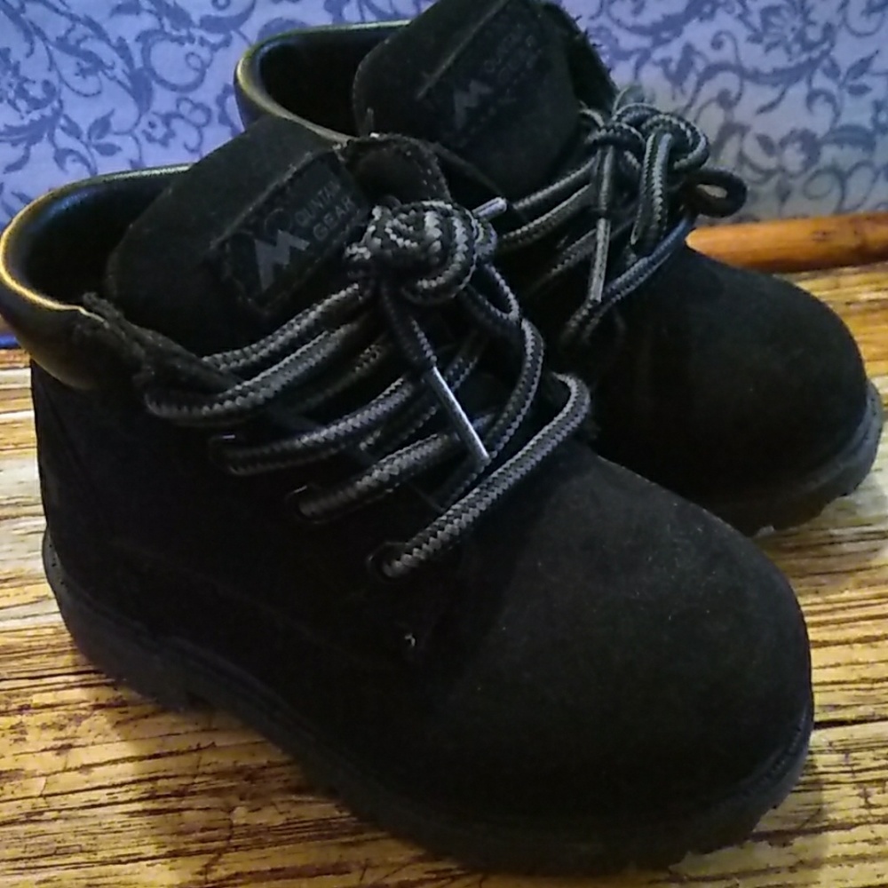 Boots - Picture 3 of 4